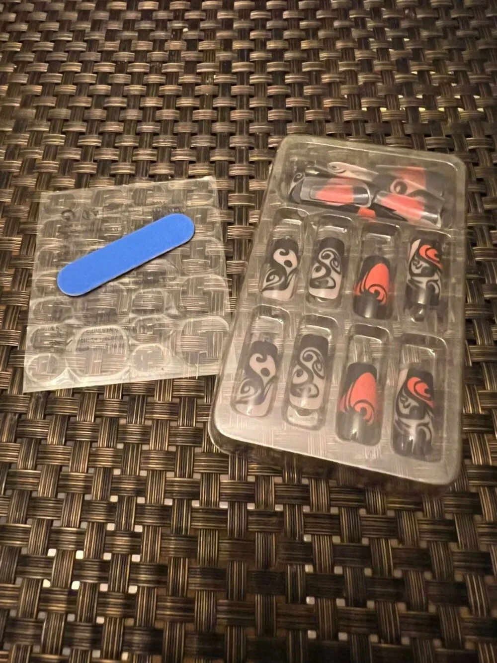 Gothic Tribal Swirl Press-On Nails Set (24 Pcs + Prep Kit)